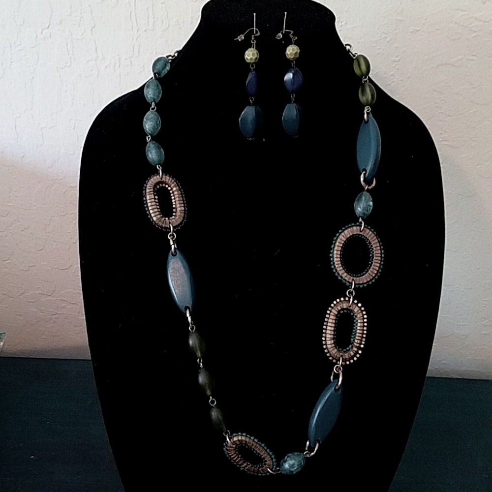 Bead necklace and earrings